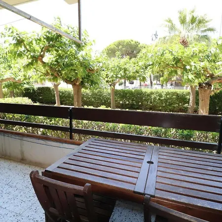 3 Pieces En Rdc, 100m De La Plage, Terrasse, Parking Prive, 6 Couchages, Confort - Fr-1-307-160 * Le Grau-du-Roi