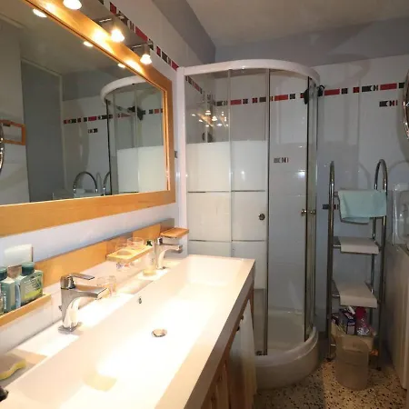 3 Pieces En Rdc, 100m De La Plage, Terrasse, Parking Prive, 6 Couchages, Confort - Fr-1-307-160 *