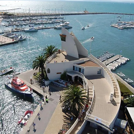 3 Pieces En Rdc, 100m De La Plage, Terrasse, Parking Prive, 6 Couchages, Confort - Fr-1-307-160 * Le Grau-du-Roi